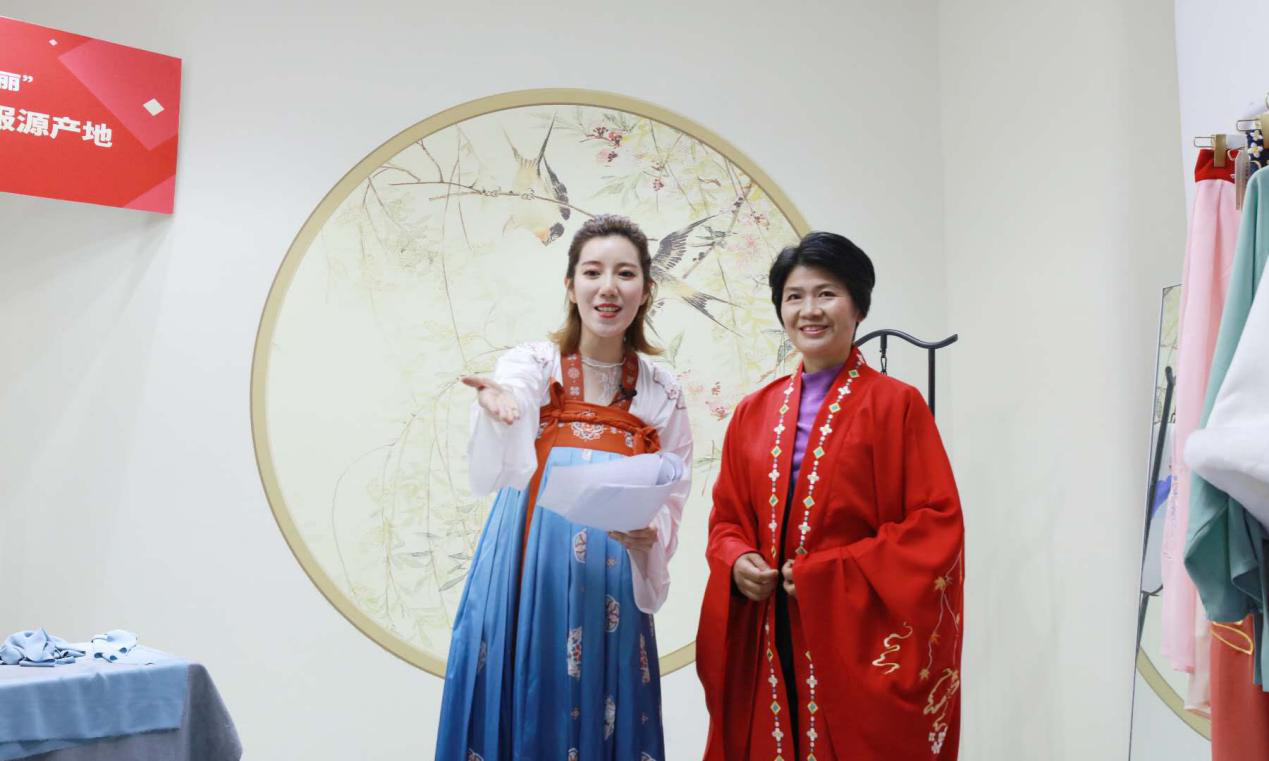 拼多多“复工大联播”牵手山东：曹县女县长直播半小时售出3000件汉服休闲区蓝鸢梦想 - Www.slyday.coM