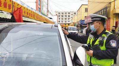 【青城眼】复工复产关键期，交管部门加大农贸市场及周边道路交通治理——保证交通安全有序 方便市民购物出行