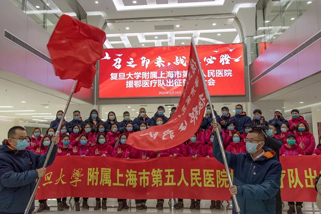 白衣战士们欢迎回家上海援鄂医疗队陆续返沪千言万语汇作一句谢谢侬