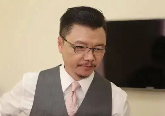 前tvb资深绿叶内地发展转型成网红 为给患子宫癌妻子治病花光积蓄