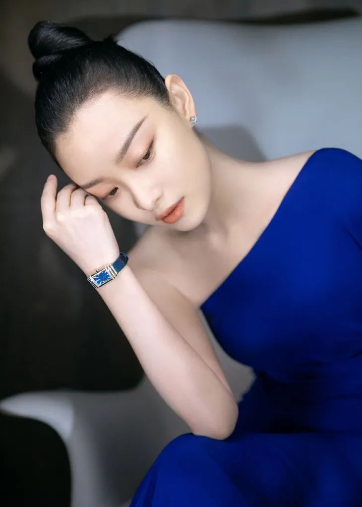 美人计 | 看女明星有没有气质,梳个大光明盘发就知道