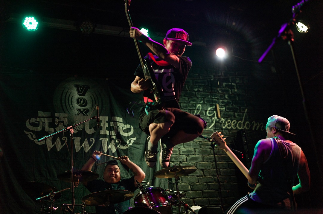 20世纪90年代初,几支风靡一时的朋克乐队在武汉应运而生.