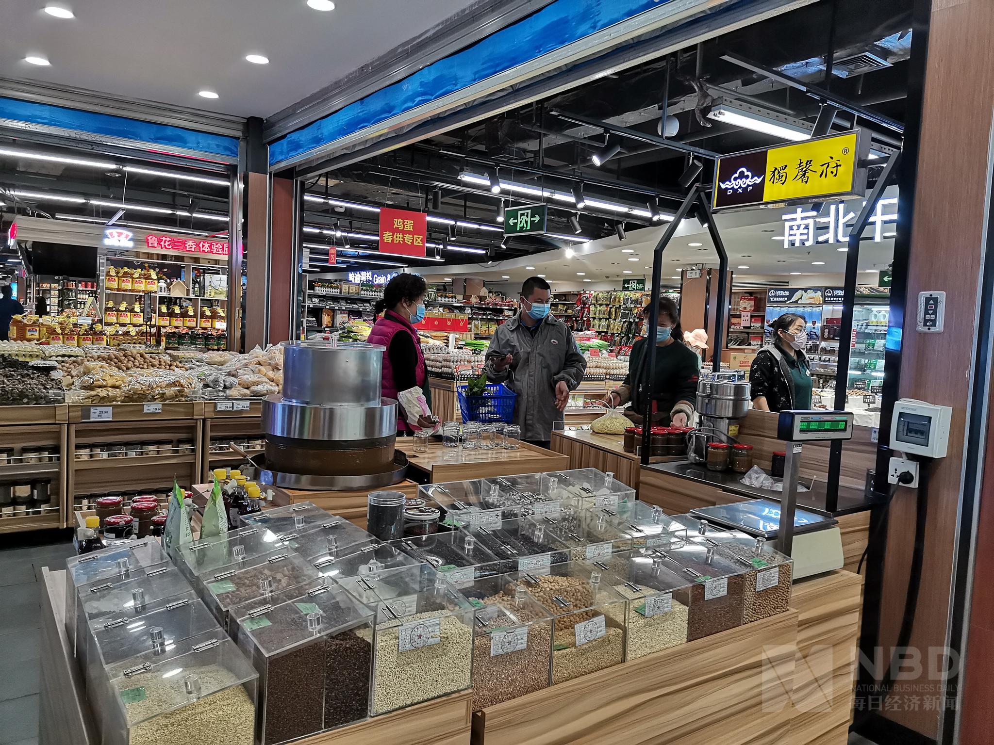 图集丨武汉中商旗下连锁超市恢复个人零售居民凭健康码购物