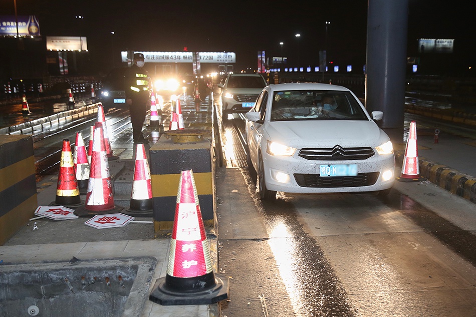 全民战疫|鄂牌车辆入沪|收费站|京沪高速|新冠肺炎_新浪新闻