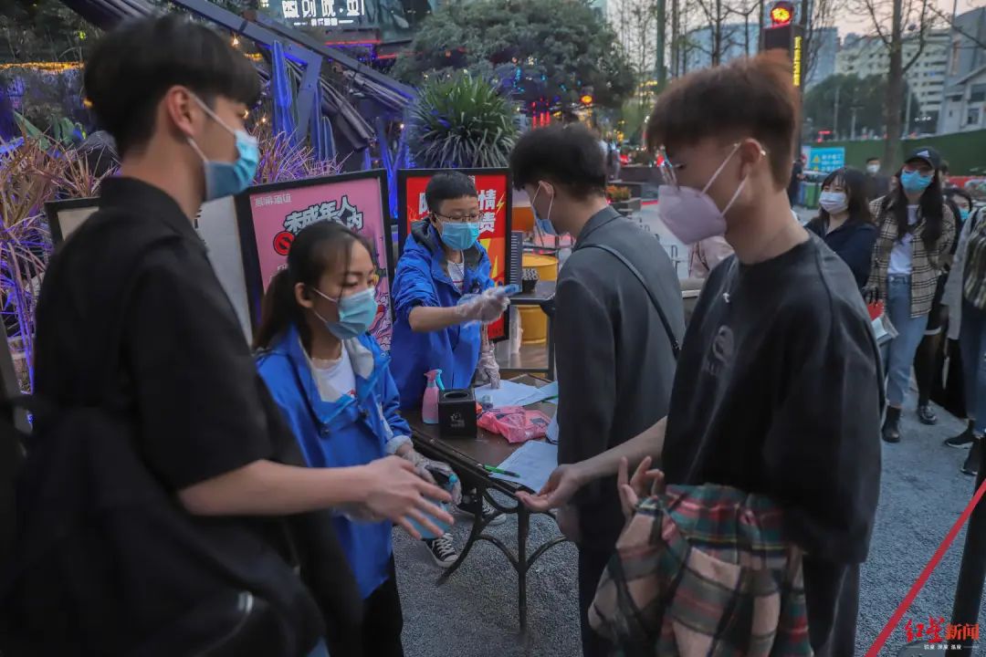 昨天，杭州景区堵成这样！北京市民排队赏春，成都的夜亮了，湖北也渐渐动了起来…休闲区蓝鸢梦想 - Www.slyday.coM