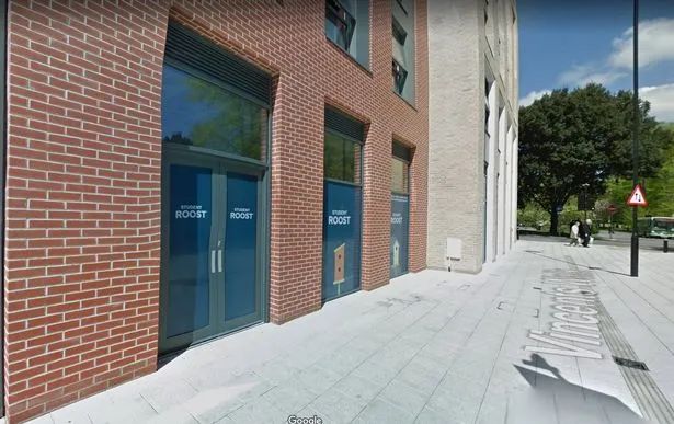 袭击戴口罩华人,两名英国女孩被捕