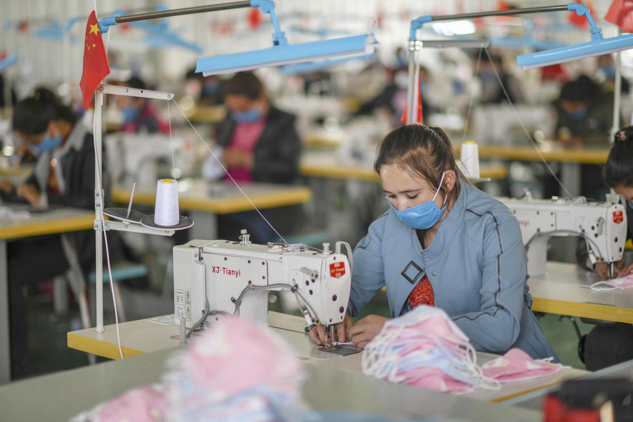 新疆:乡村产业助农脱贫