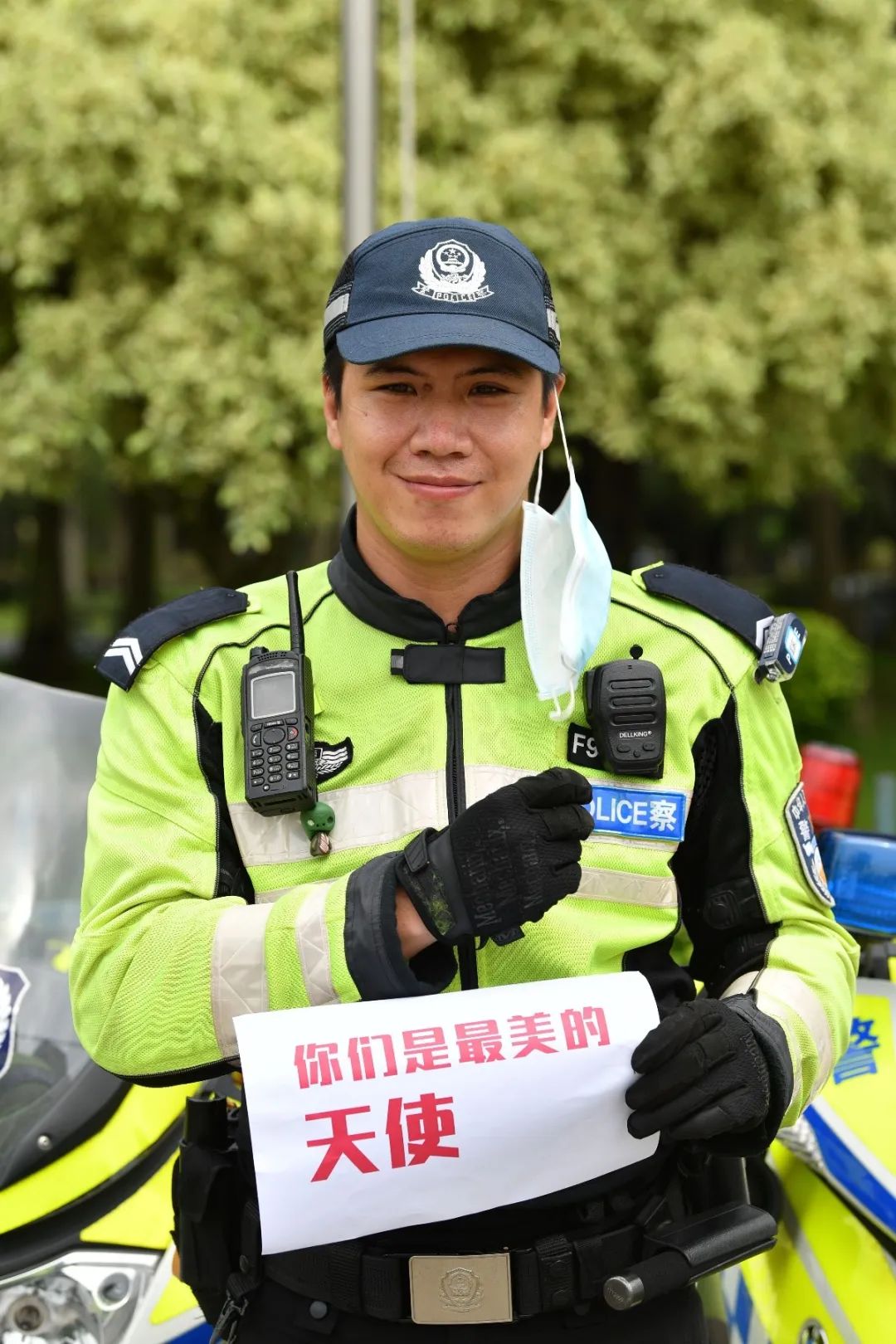 邕城交警铁骑,你笑起来真好看!