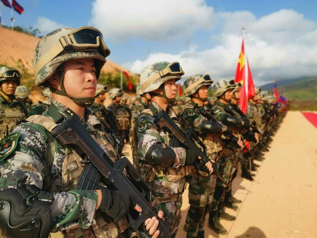 "李向群连"亮相中柬联训场