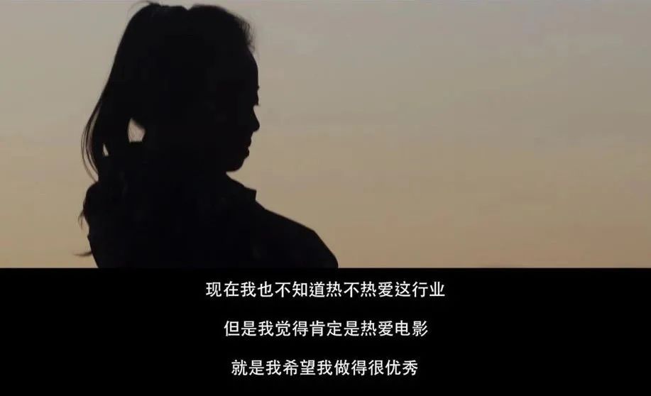 我们什么时候能把电影片尾的字幕看完再离场?