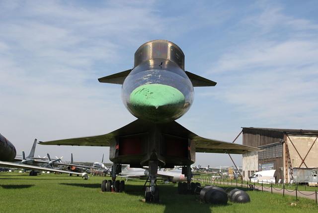 造价堪比同等重量黄金,红色超音速巨兽——苏霍伊t-4轰炸机