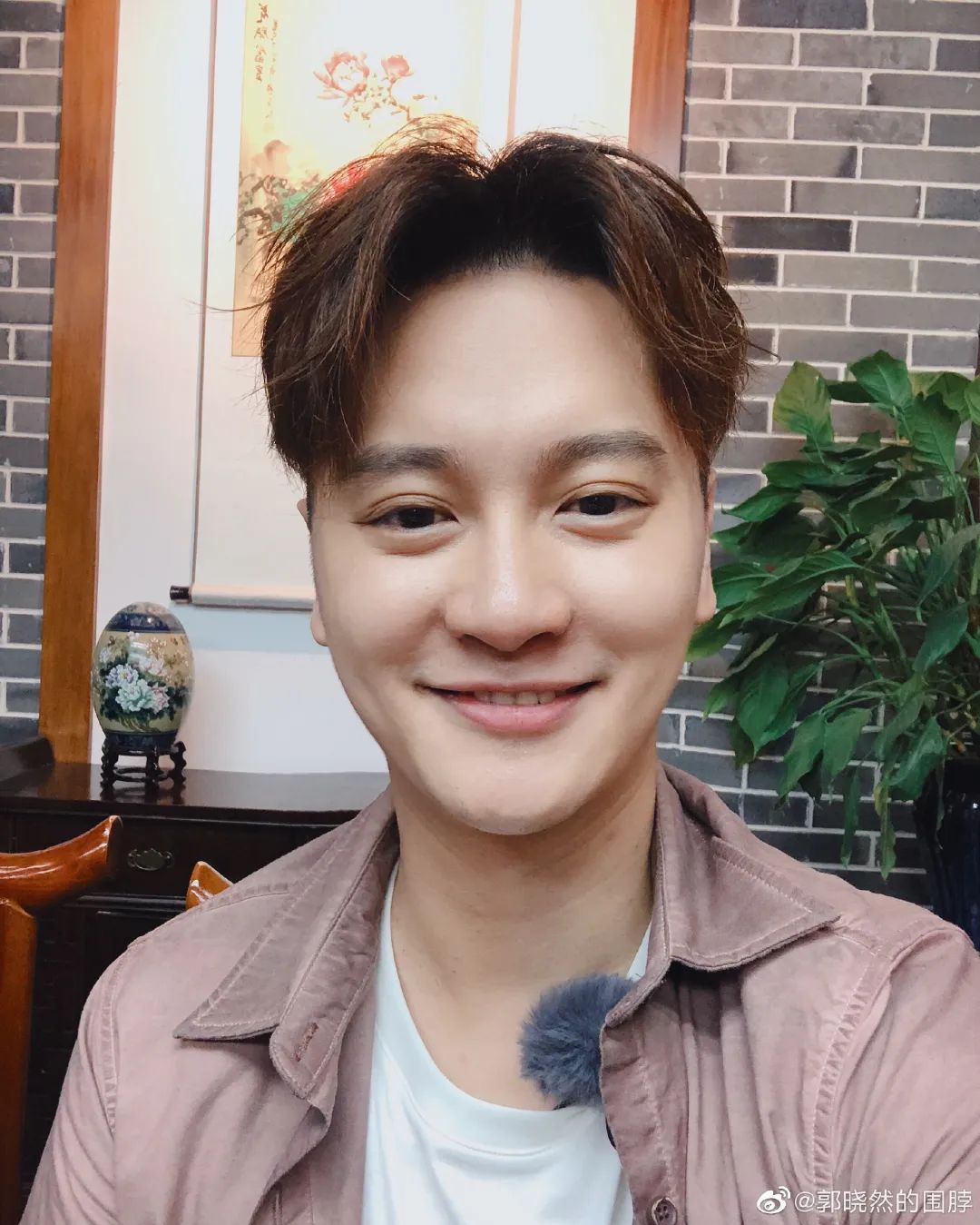 饰演了一位香港高级警官梁凯文之后他还出演了《梦回清河》中的男主角