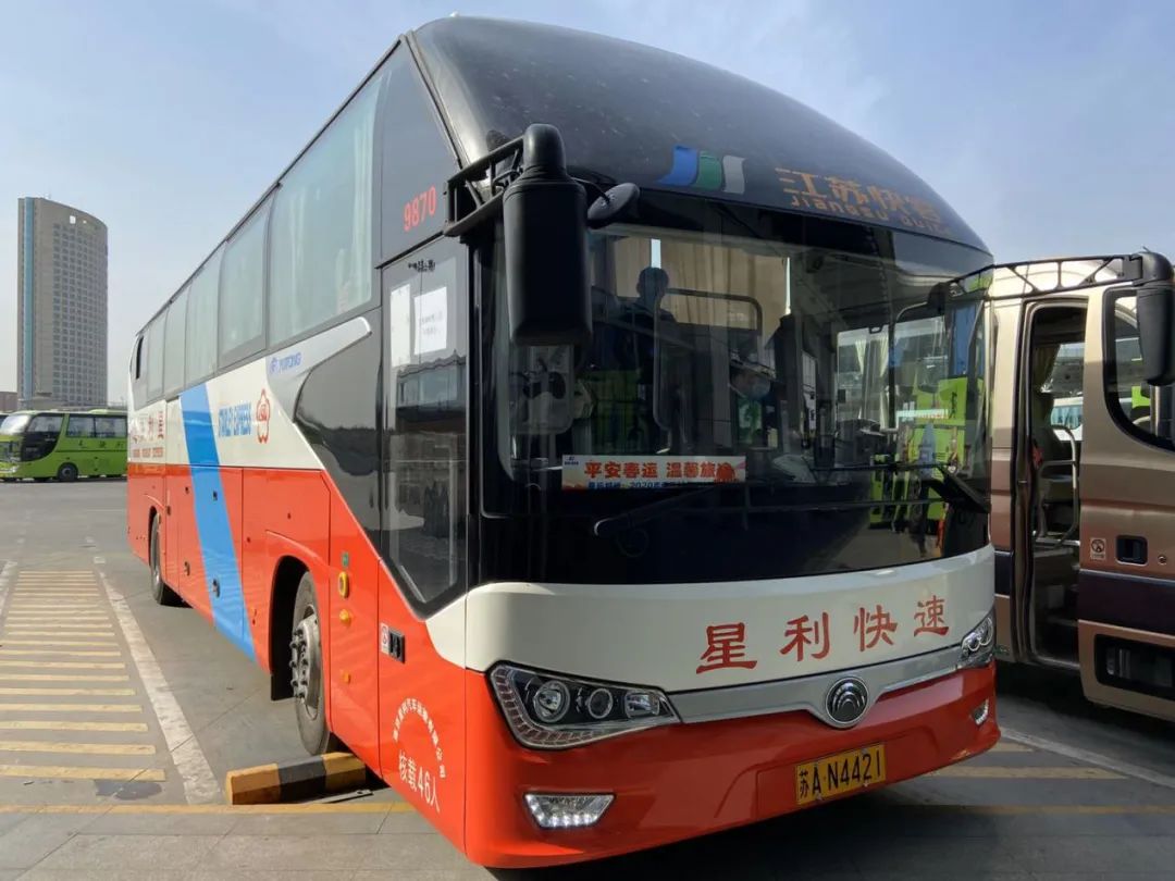 目前,南京两家汽车客运枢纽站市际班车全面有序恢复,省际班车也在逐步