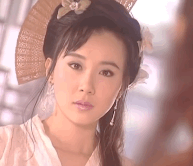 谁小时候没想把扇子插头发上呢,萧蔷真是仙子!