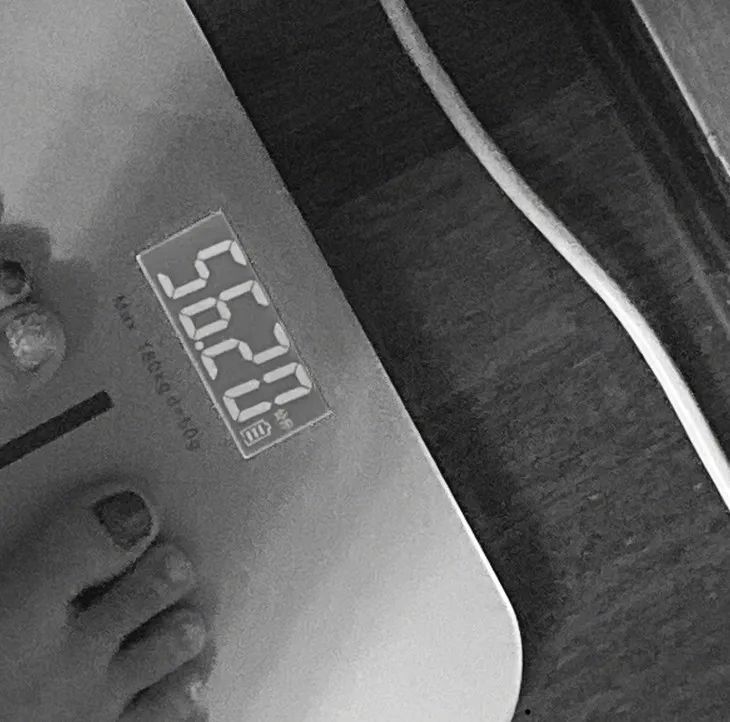 明明小年夜当天晒体重还有56kg呢!果然女明星都只是胖着玩玩儿