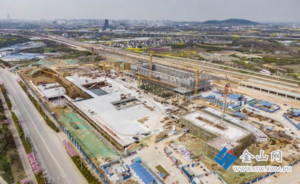 金山网讯 昨天,位于丹徒区辛丰镇东街村的镇江东站施工现场传来消息