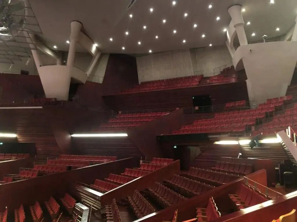 华强北回暖日均20万人流量深圳音乐厅也重新开放了