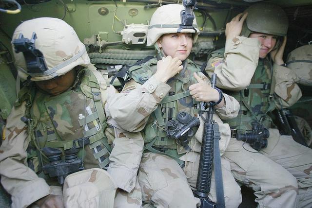 驻韩美军25岁面容姣好女兵死亡!躲在新冠疫情背后,这怎么死的?