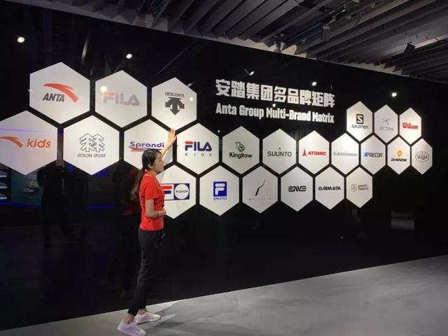 在收购亚玛芬后,新加入安踏品牌大家庭的子品牌也制定了5个10亿欧元的