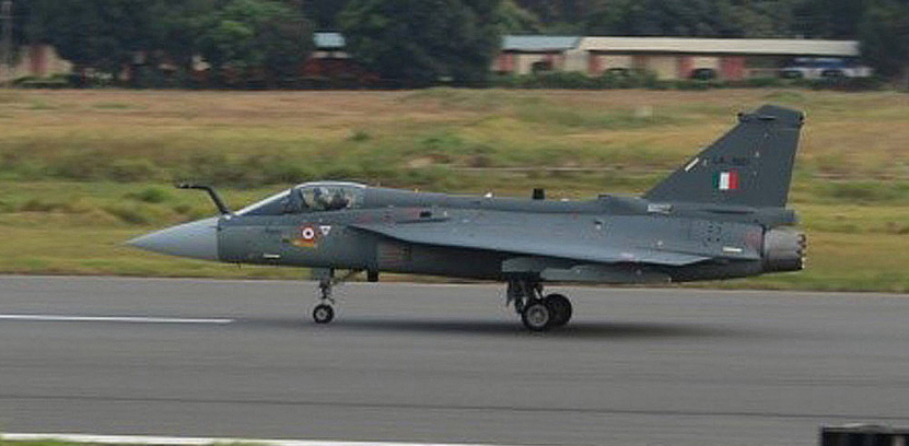 印度首架达到FOC（完全作战能力状态）的LCA“光辉”轻型战斗机成功首飞