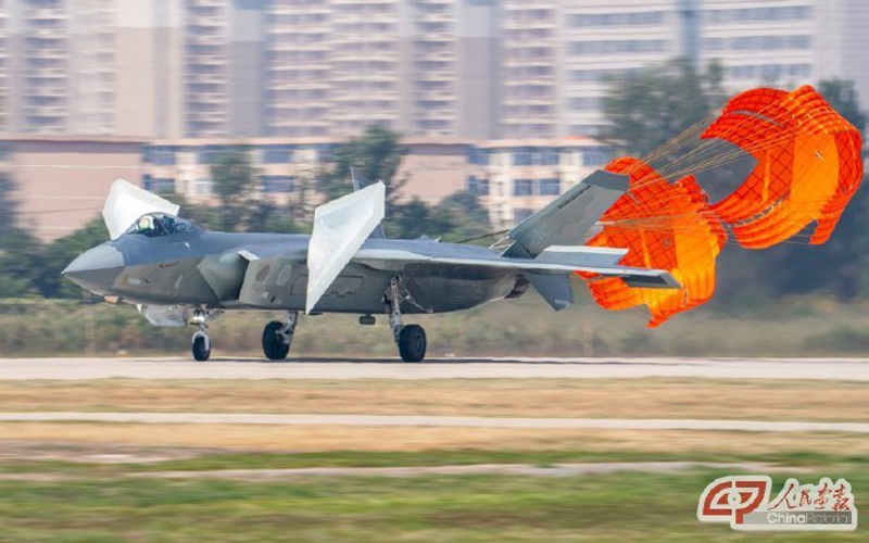 港媒关注中国军机将采用"低可视"涂装 有助于应对实战|空军|歼-16