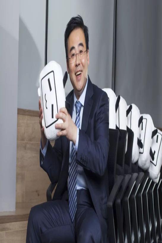 b站董事长陈睿这就是b站需要面对的困境,一方面它们依靠二次元文化