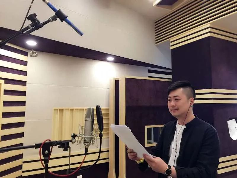 为你读诗,为爱发声 | 著名配音演员张震朗读《一束》