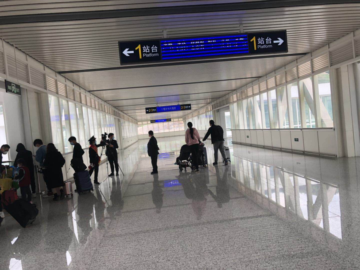 十堰东站进站通道人流较少。受访者供图