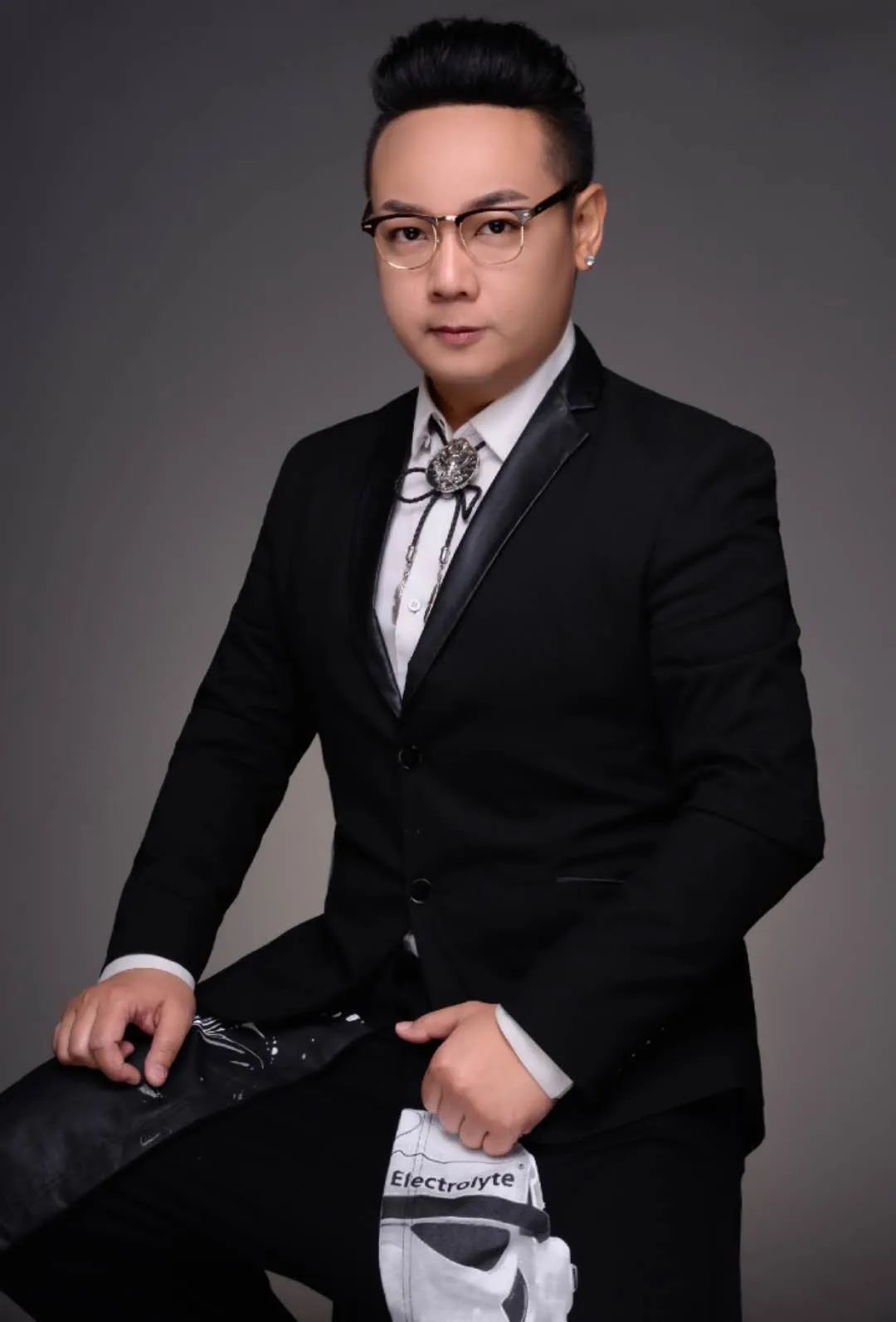 主持人将会探访岭南天地的特色小店,边逛,边吃,边聊.