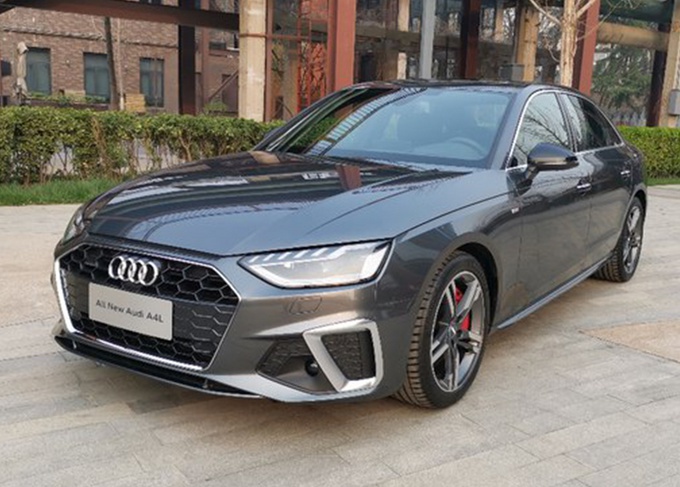 奥迪新款A4L国内实拍！升级双外观，2.0T“混动”，涨价也很香
