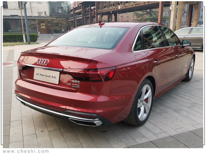 奥迪新款A4L国内实拍！升级双外观，2.0T“混动”，涨价也很香