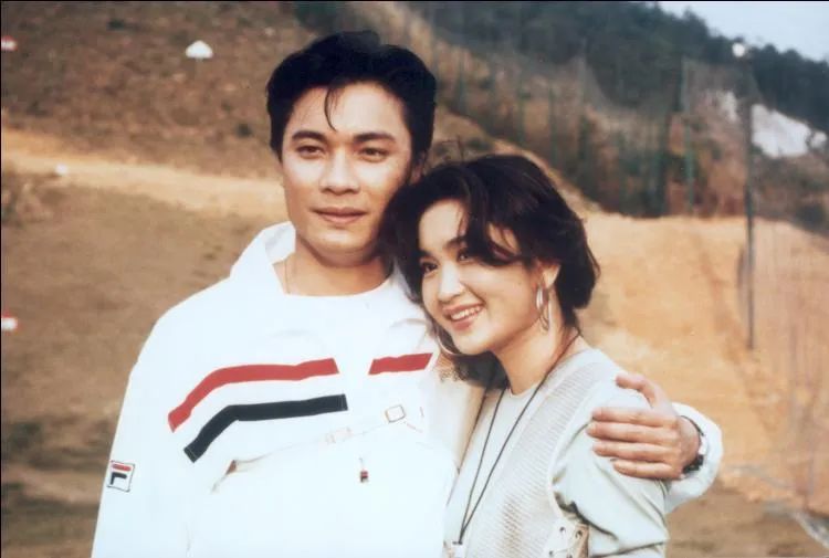 故事能找出不少漏洞,然而《火玫瑰》中戏剧冲突密度程度,还有人物百转