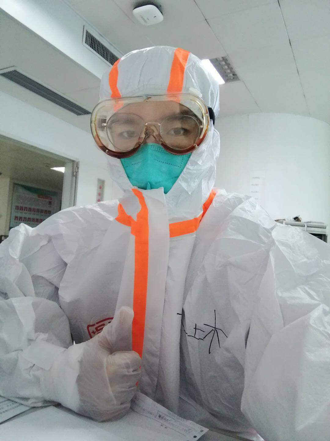 90后医生杜科业对父母说:如果不能参加抗击疫情战斗,我会后悔一辈子