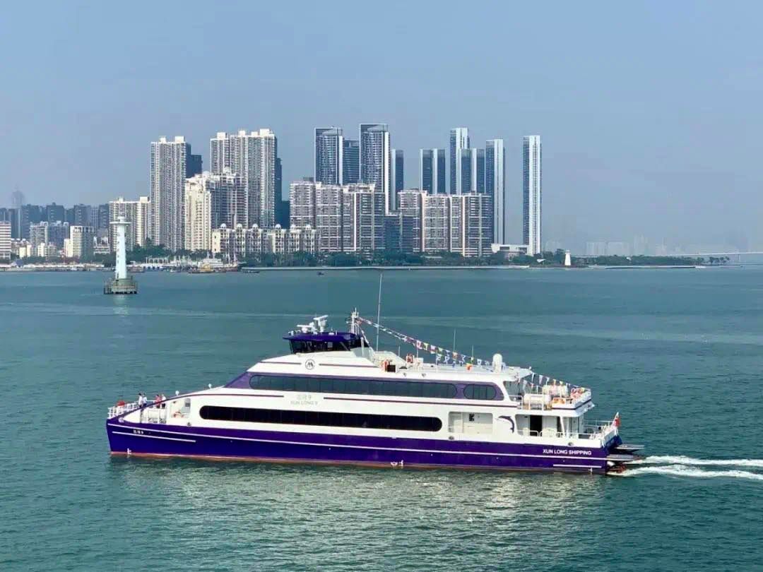 航线从蛇口邮轮母港出发,途经sct码头,深圳湾跨海大桥,再返回蛇口邮轮