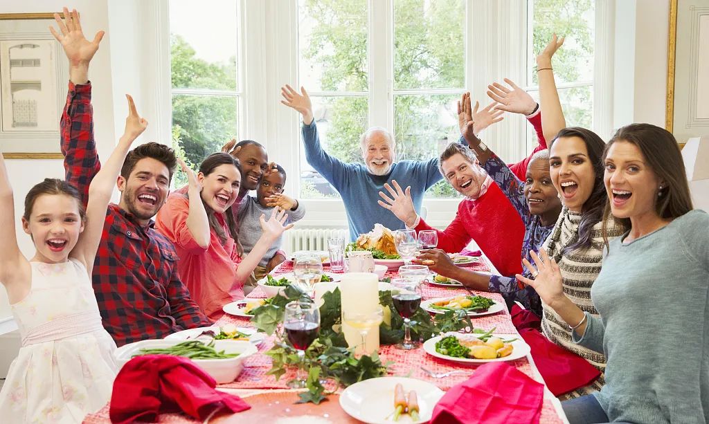 [图片来源:视觉中国]公筷近日,北京,上海等多地纷纷发出了分餐制,使用