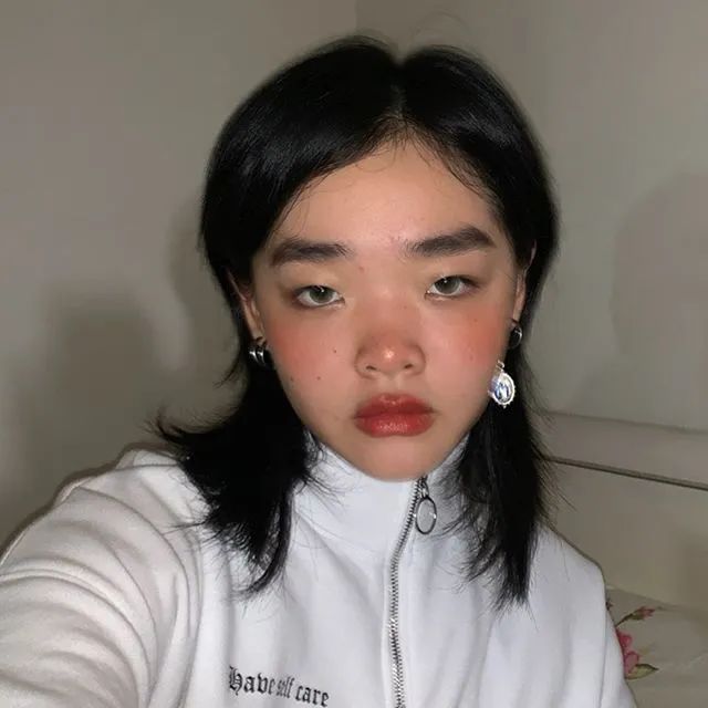 眼距开,鼻子塌,长这样也能叫做" 美少女 "?