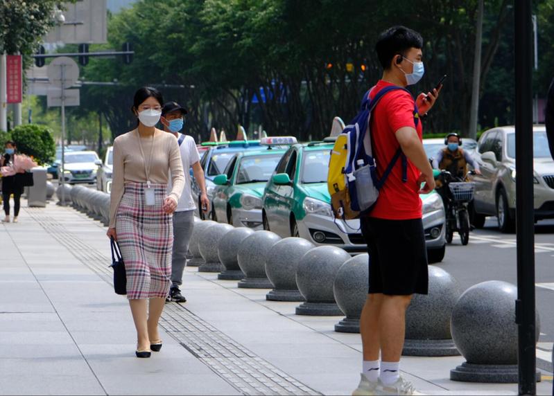 【图集】三月阳光加雨水,春夏冬装乱穿衣