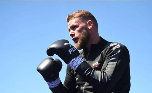 今天,现wbo超中量级世界拳王英国人比利-乔-桑德斯(29-0,14ko)在接受