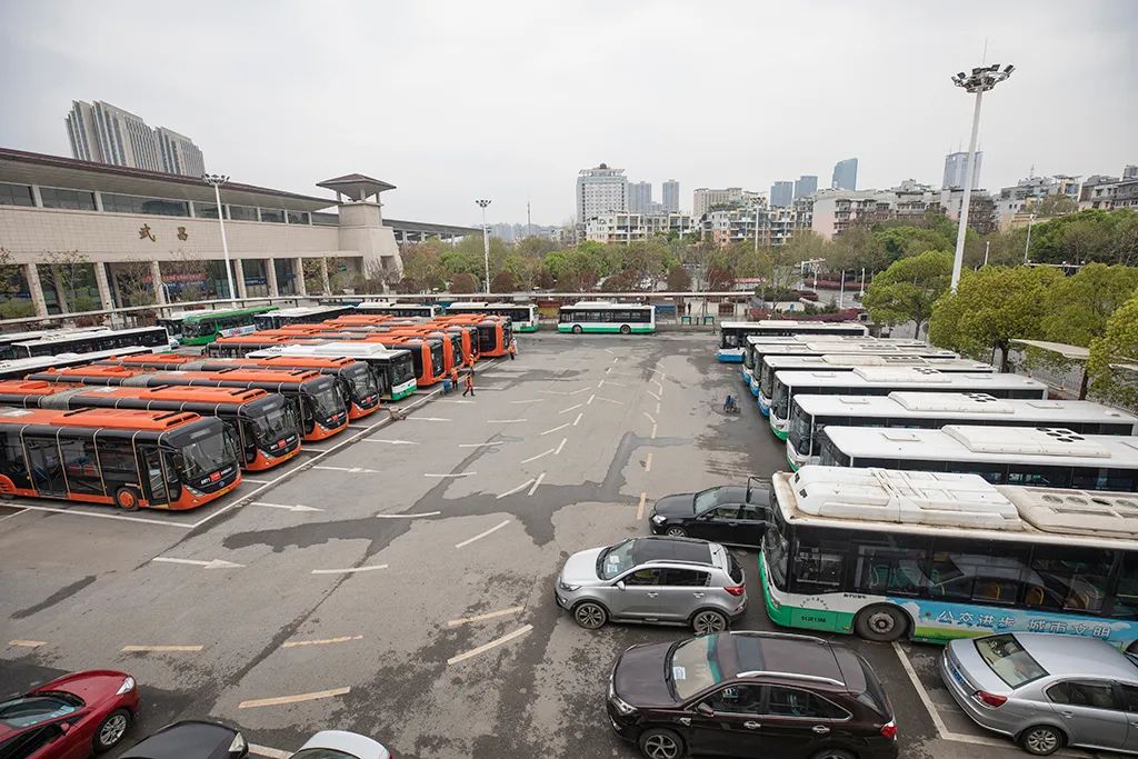 武昌火车站东广场的公交场站.