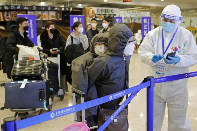 境外输入确诊病例90%持中国护照;中国回赠意大利100倍口罩.