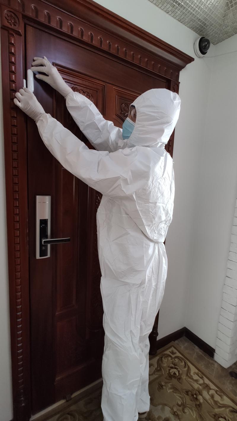 居家隔离人员开门扔垃圾,居委干部第一时间知晓,徐汇"云监管"筑牢社区