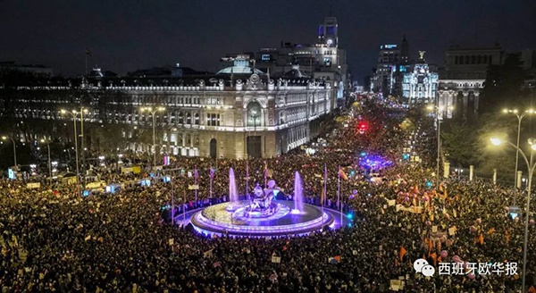  3月8日，马德里约有80万人参与“国际妇女日”游行。