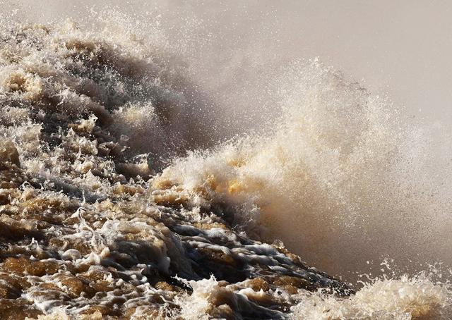 吕桂明黄河壶口瀑布桃花汛奇观