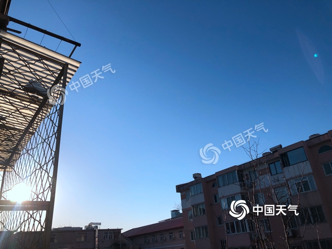 北京今晨天气晴朗,阳光明媚。