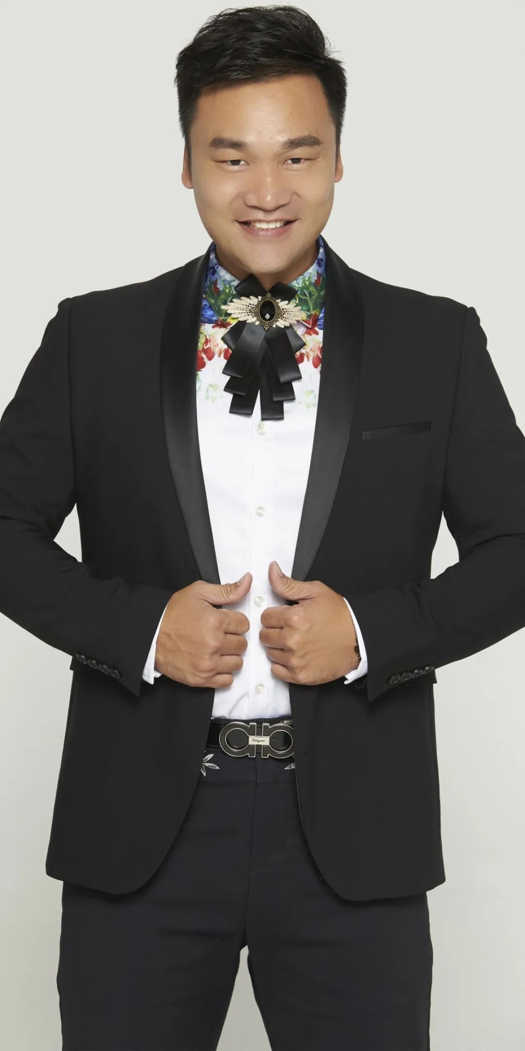 坐阵主播间,fm910主持人河流fm950主持人大海,综艺旅游频道主持人李嘉