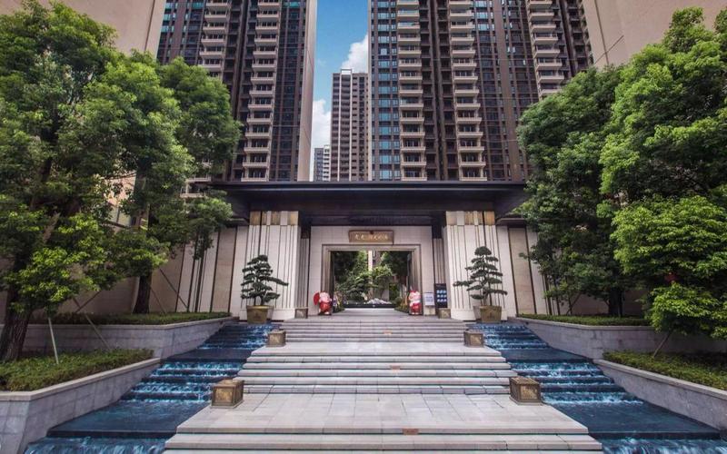 本项目推广名为:龙光·阳光水岸,开发商公司为:潮州市景荣房地产开发