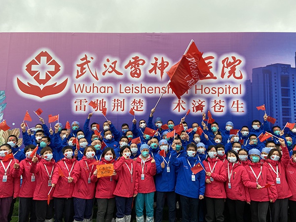  3月29日下午，武汉雷神山医院举行首批外省医疗队集中撤离仪式   