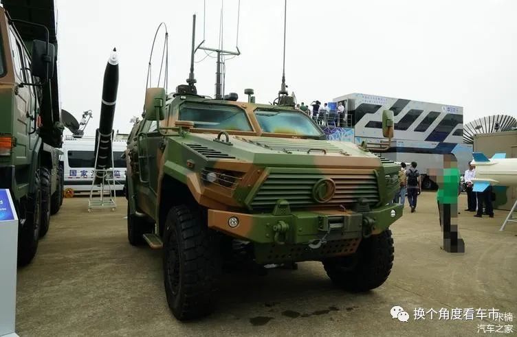 宋楠解读东风猛士甲型战术指挥通信车