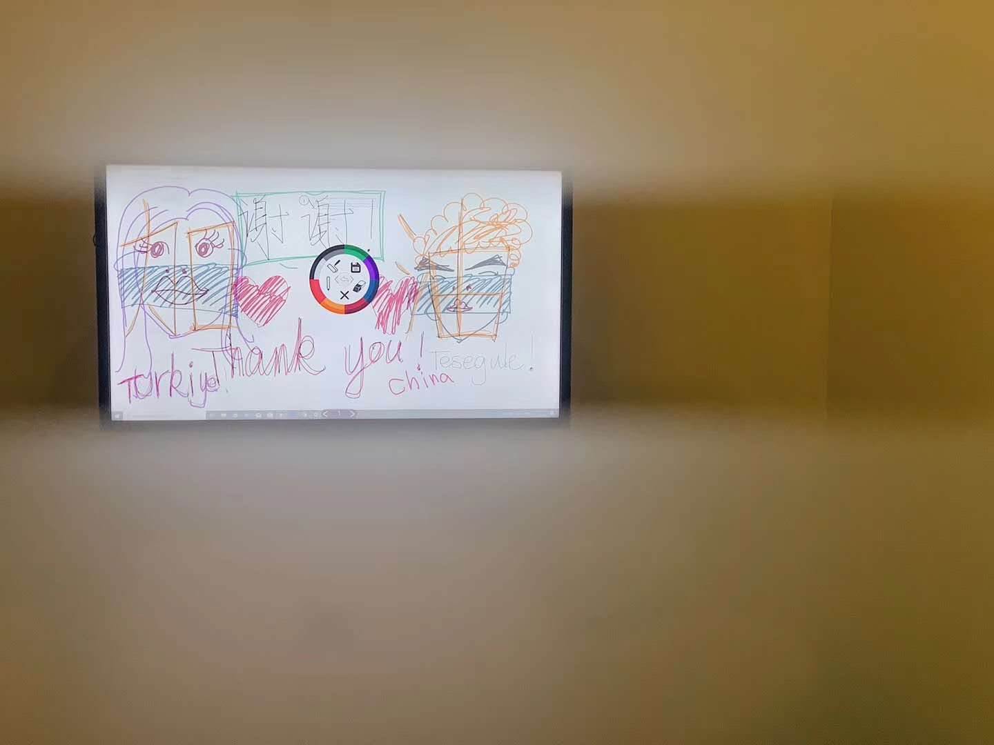 候机室房间里的涂鸦。