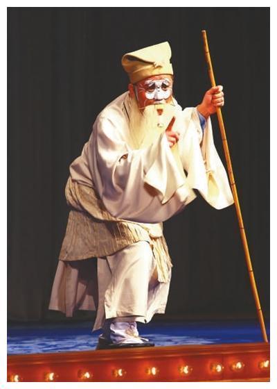 而且对京剧一直都非常喜爱,另外也是因为这出戏中张别古的很多台词,都